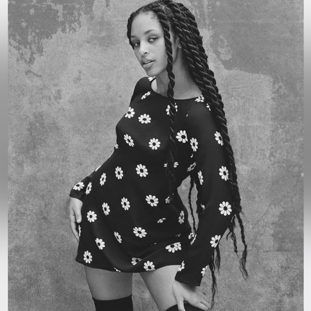 Super Real Claudia Schiffer The Cosima dress in 90’s Daisy. Sz M NWOT. Reg. $210